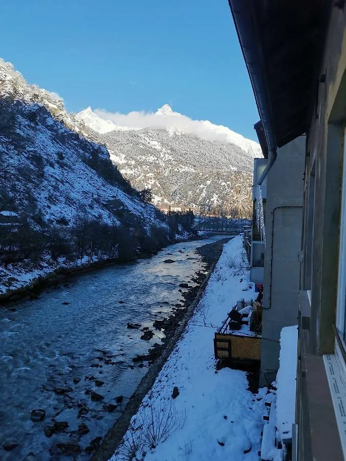 Appartements au bord de la rivière Modane