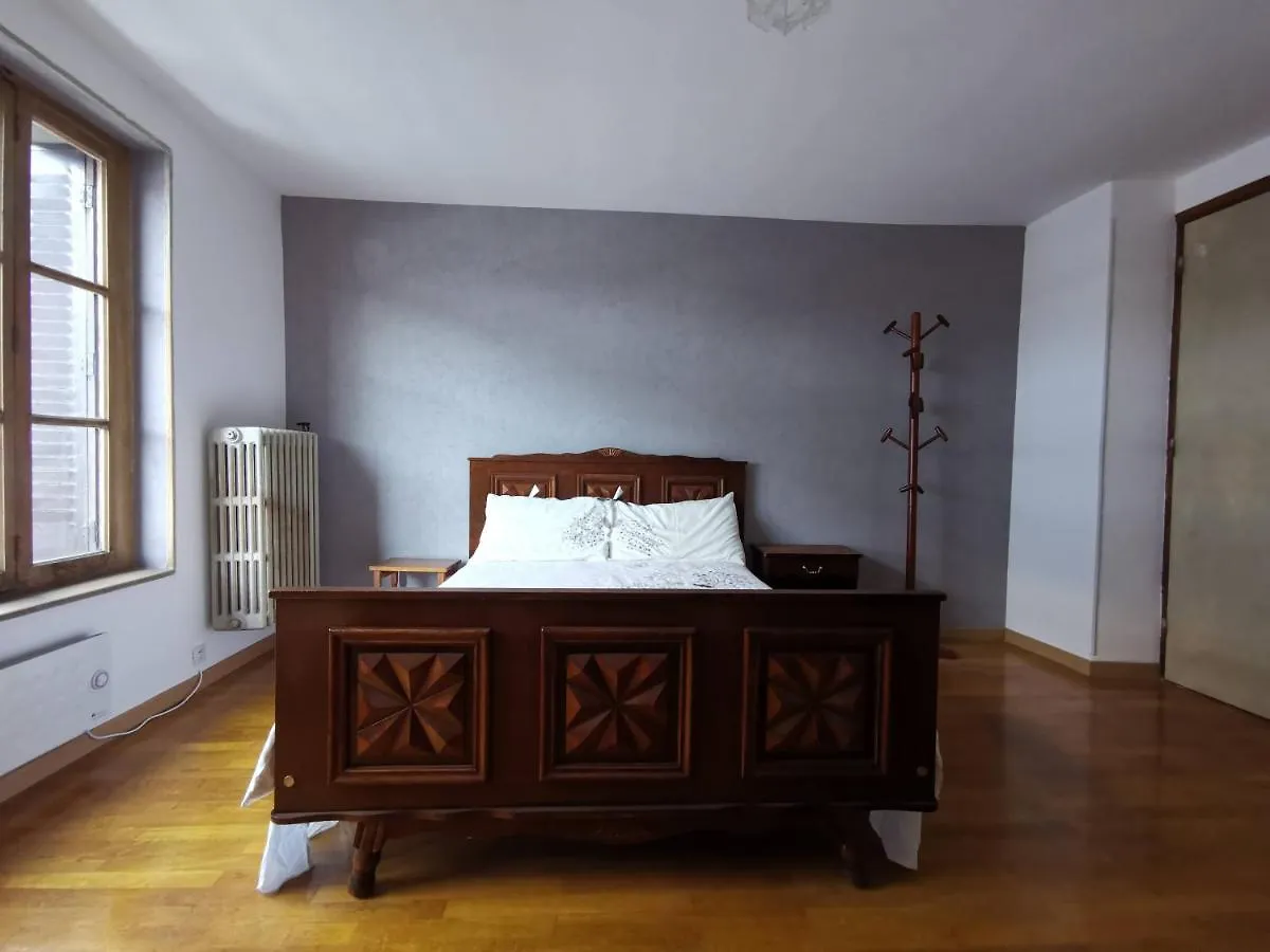 Appartements au bord de la rivière Modane
