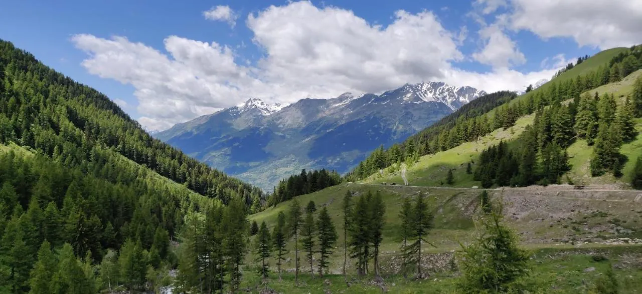 Appartements au bord de la rivière Modane Francia