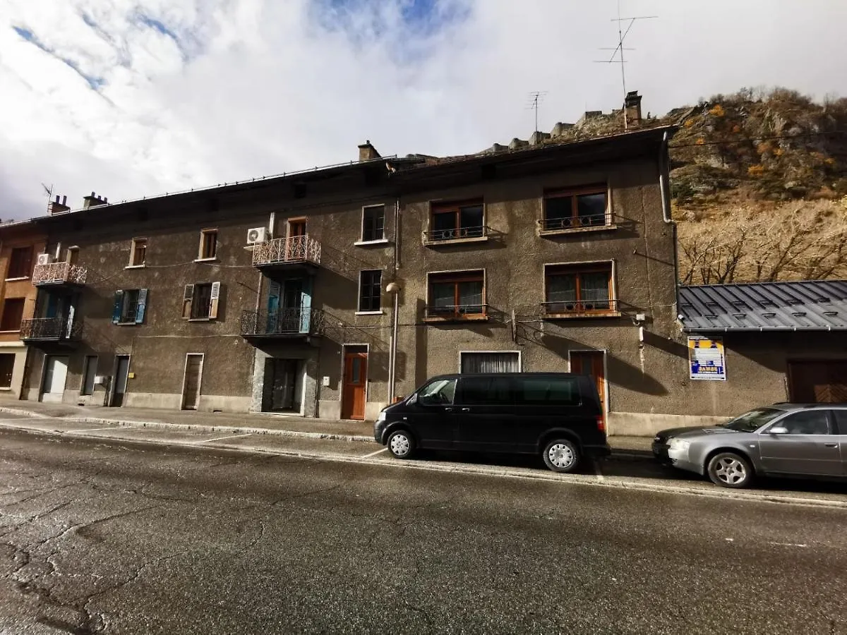 Appartements Au Bord De La Riviere Modane Apartment